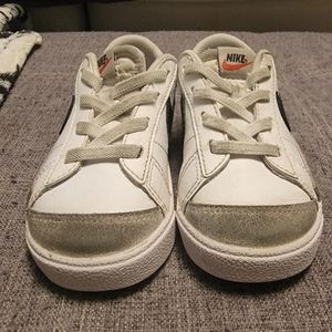 Niker low blazer toddler sneakers size 8c